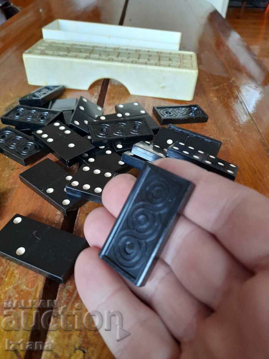 Delivery of An old domino Delivery of An old domino