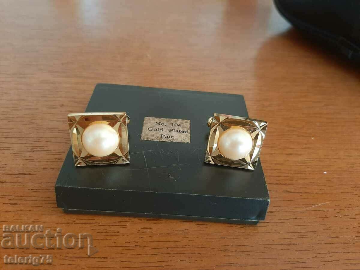 Delivery of Old Retro Fancy Pearl/Gold Plated Shirt Buttons Delivery of Old Retro Fancy Pearl/Gold Plated Shirt Buttons