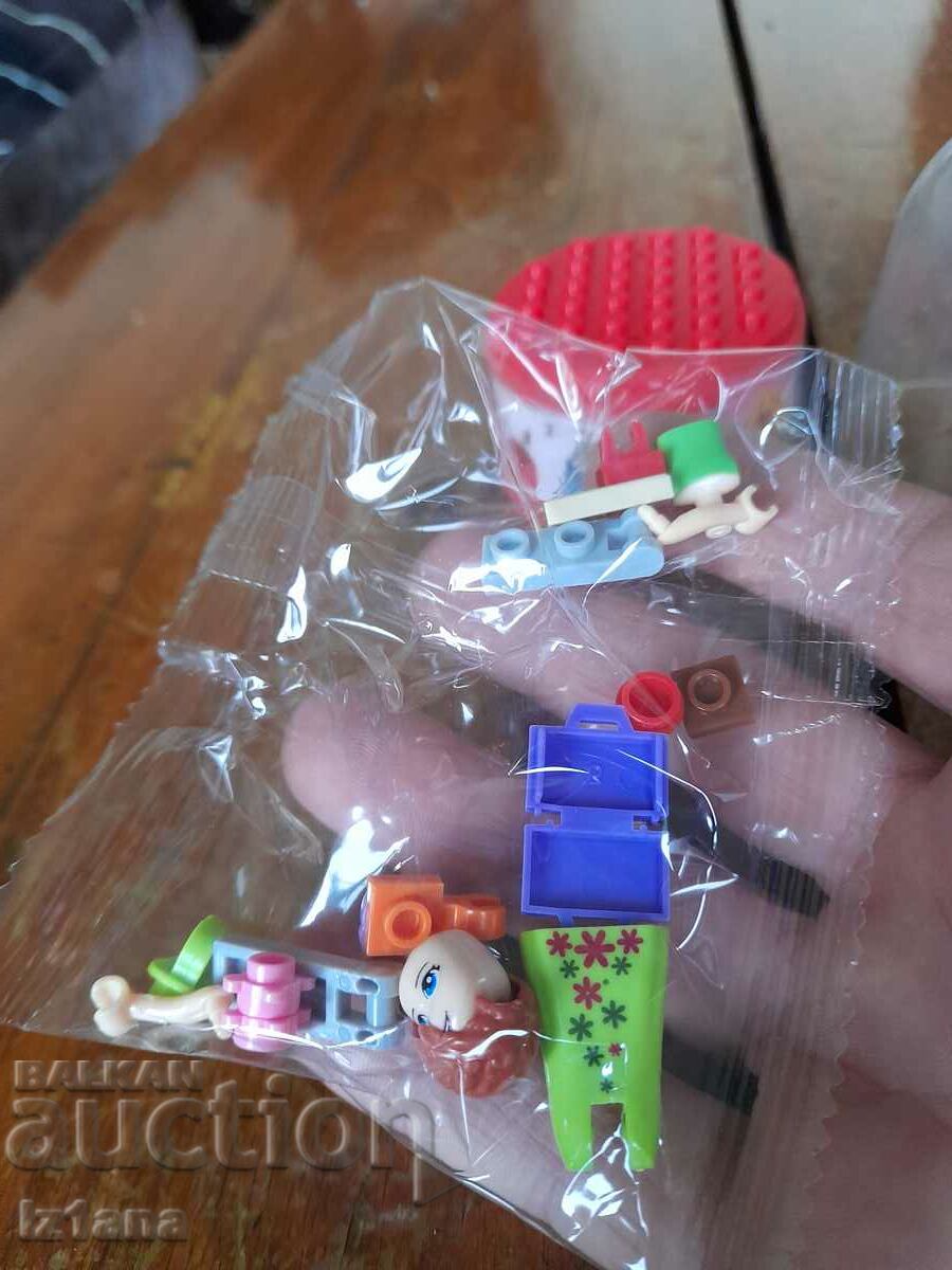 Constructor Lego cu preț 5.00 BGN | € 2.56 Constructor Lego cu preț 5.00 BGN | € 2.56