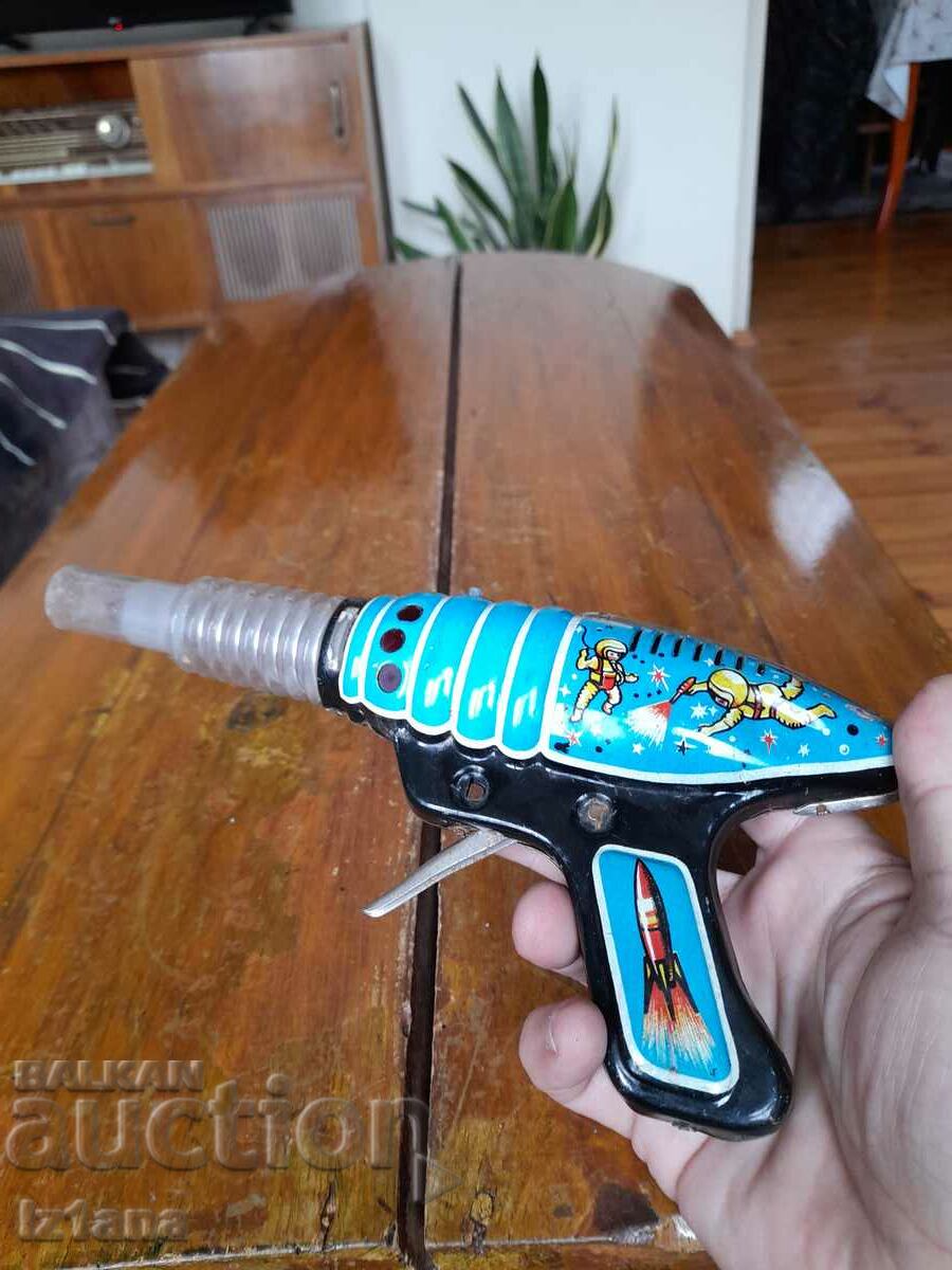 An old children's gun with price 60.00 BGN | € 30.68 An old children's gun with price 60.00 BGN | € 30.68