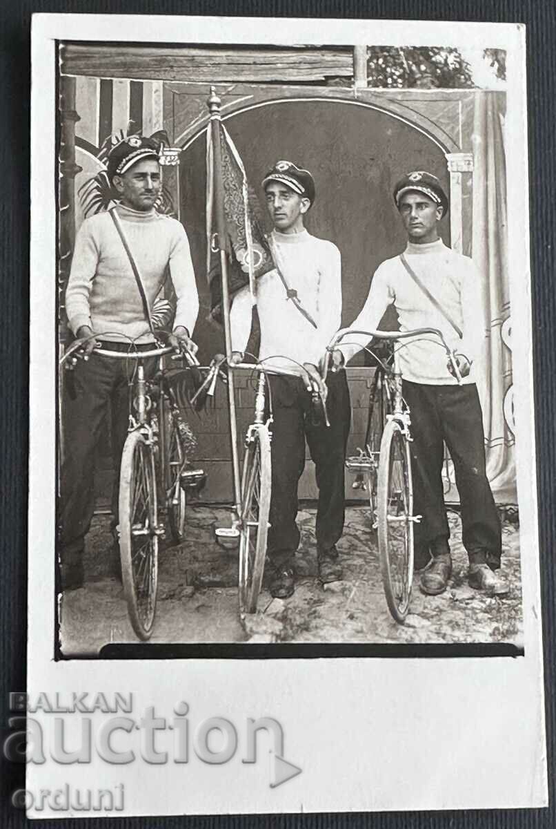 4067 Regatul Bulgariei grup de bicicliști steag roata