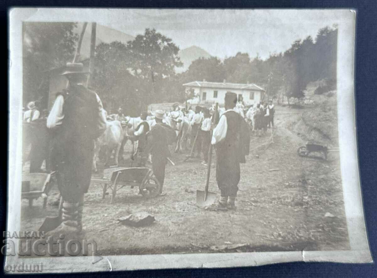 4077 Kingdom of Bulgaria, a group of villagers building a road around 1912.