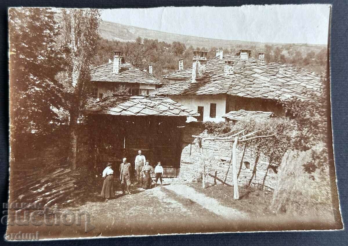 4087 Regatul Bulgariei curte de familie a unei case acoperiș de piatră