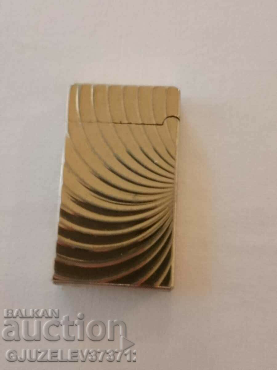 Delivery of Vintage Gold Plated Gas Lighter Delivery of Vintage Gold Plated Gas Lighter
