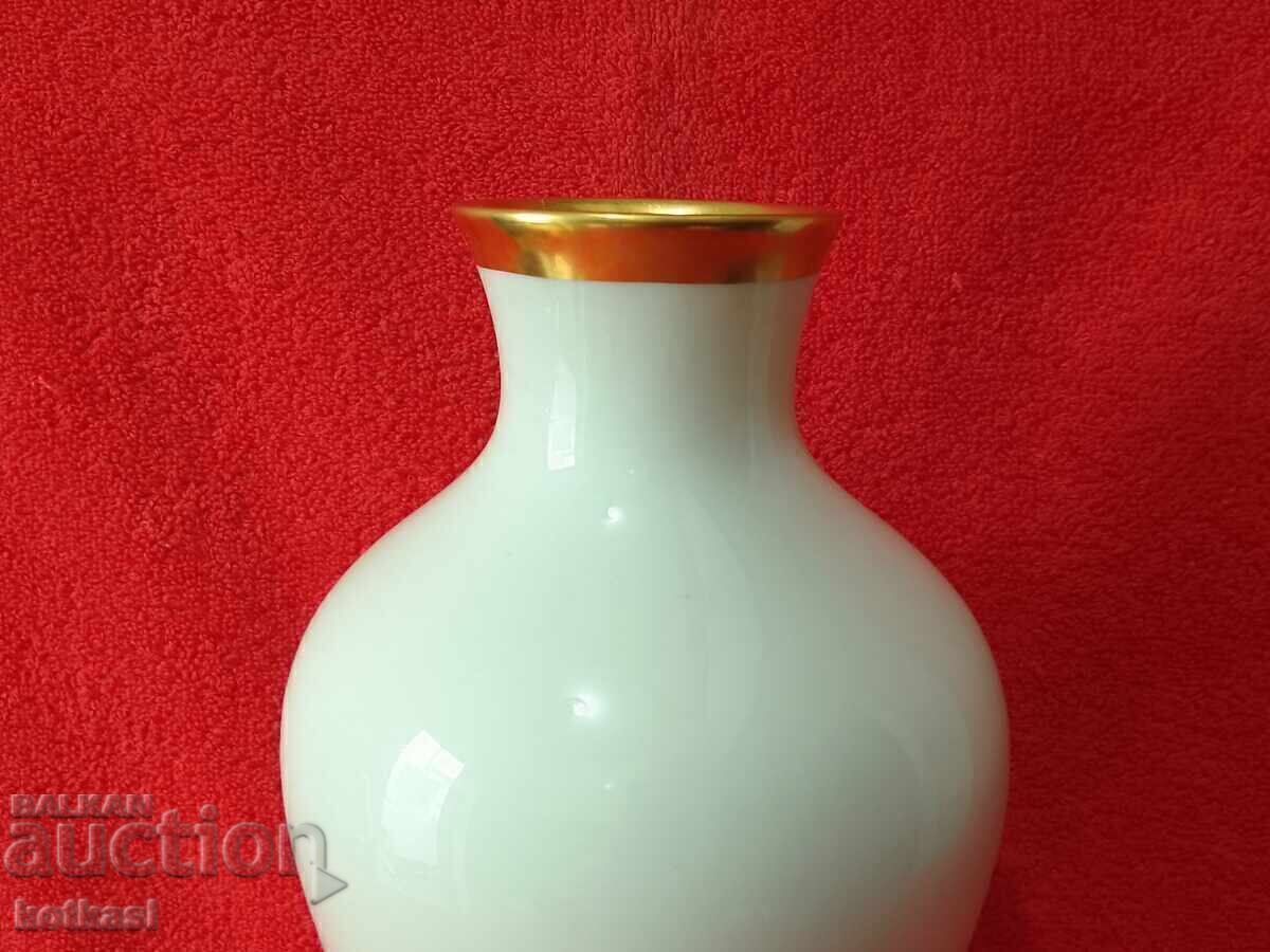 Old porcelain vase Alka Kunst white gold edges H-22 cm with price € 45.50 | 88.99 BGN