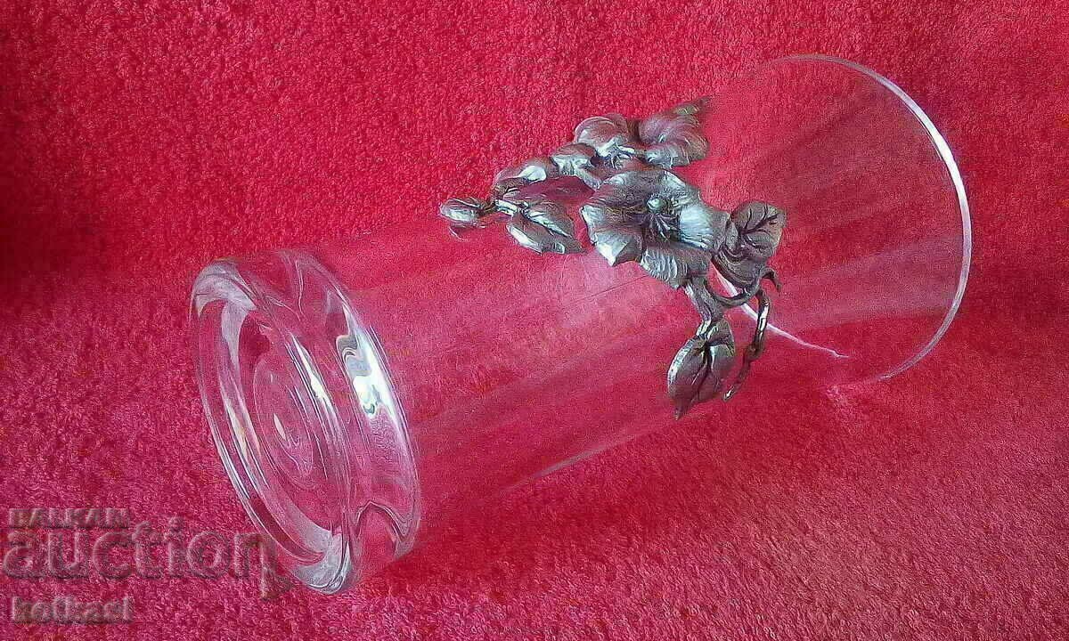 Παλιό μεγάλο βάζο από μασίφ κρύσταλλο διακοσμημένο με τιμή 155.50 BGN | € 79.51 Παλιό μεγάλο βάζο από μασίφ κρύσταλλο διακοσμημένο με τιμή 155.50 BGN | € 79.51