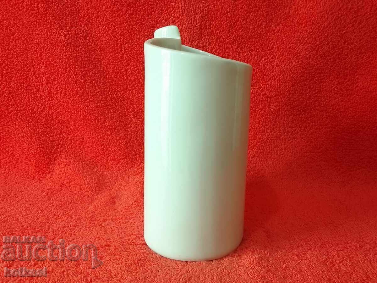 Old white porcelain vase Bareuther Germany with price 21.50 BGN | € 10.99 Old white porcelain vase Bareuther Germany with price 21.50 BGN | € 10.99