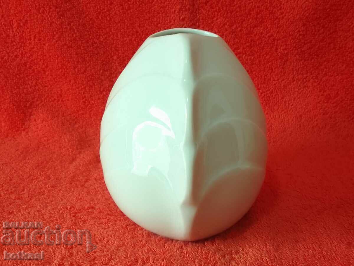 Old small porcelain vase seltmann Weiden HELENA Germany with price 21.50 BGN | € 10.99 Old small porcelain vase seltmann Weiden HELENA Germany with price 21.50 BGN | € 10.99