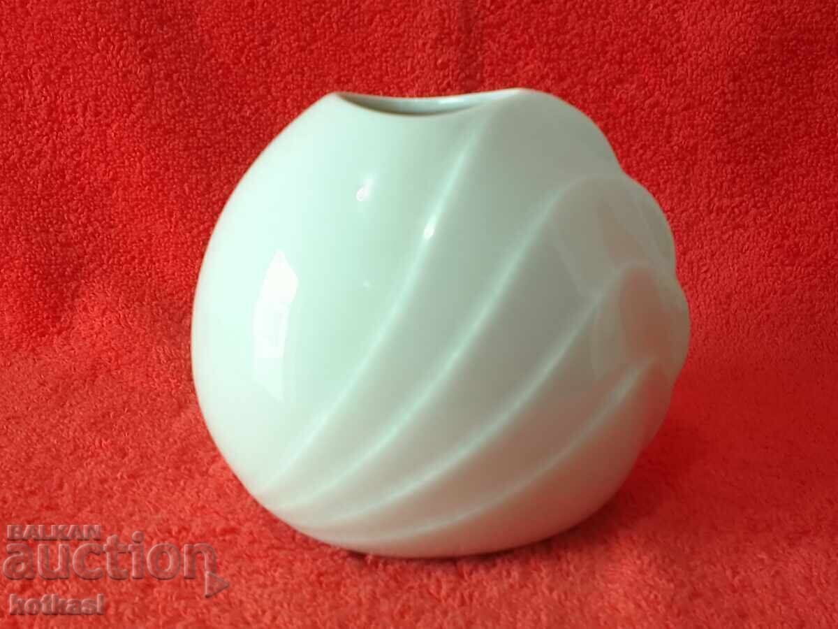 Auction Old small porcelain vase seltmann Weiden HELENA Germany Auction Old small porcelain vase seltmann Weiden HELENA Germany