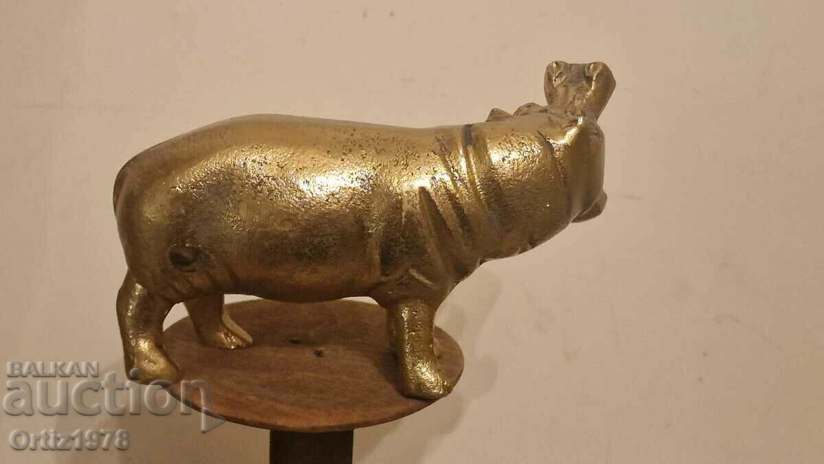 Масивен метален хипопотам. с цена 48.00 лв. | € 24.54 Масивен метален хипопотам. с цена 48.00 лв. | € 24.54