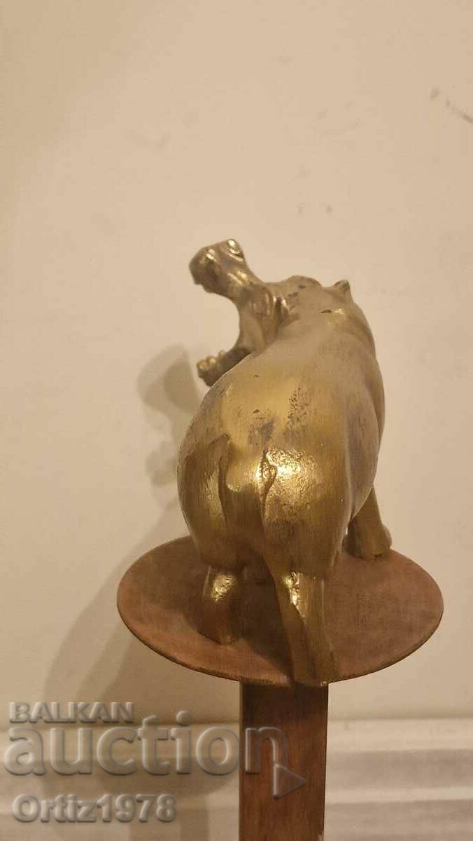 Аукцион Масивен метален хипопотам. Аукцион Масивен метален хипопотам.