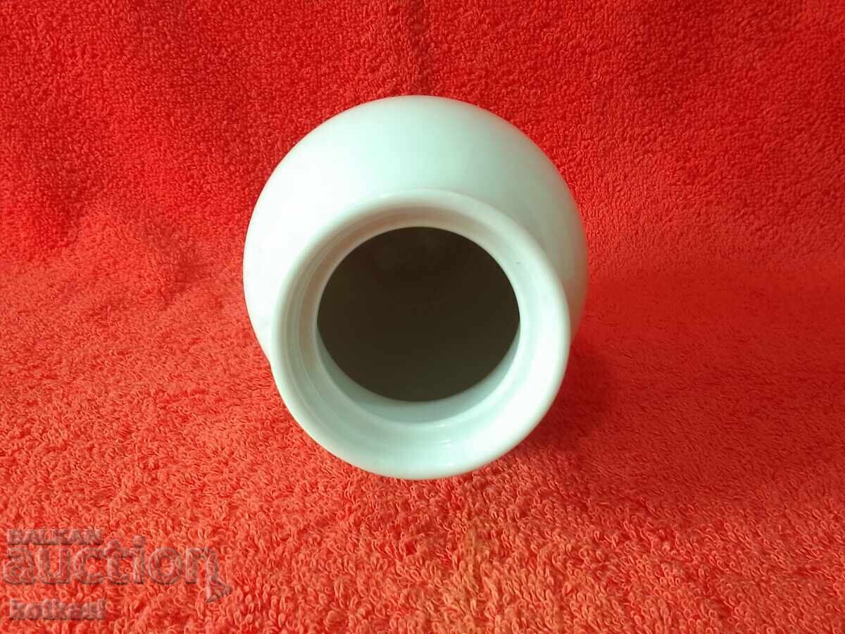 Auction Old Fürstenberg F Germany Small Porcelain Vase Auction Old Fürstenberg F Germany Small Porcelain Vase
