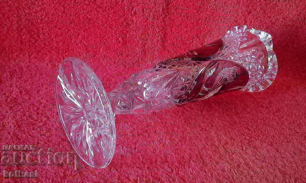 Massive Crystal Vase Germany bird sparrow with price 125.50 BGN | € 64.17 Massive Crystal Vase Germany bird sparrow with price 125.50 BGN | € 64.17