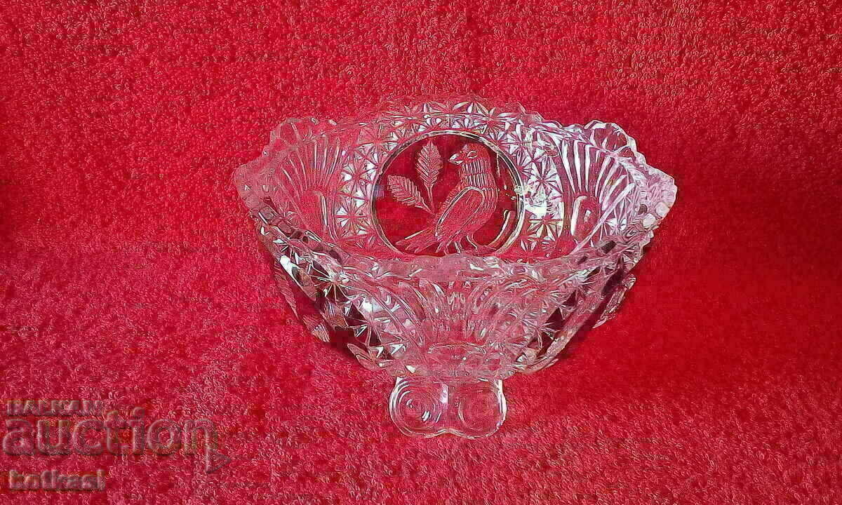 Delivery of Old crystal massive bowl Germany bird sparrow Delivery of Old crystal massive bowl Germany bird sparrow