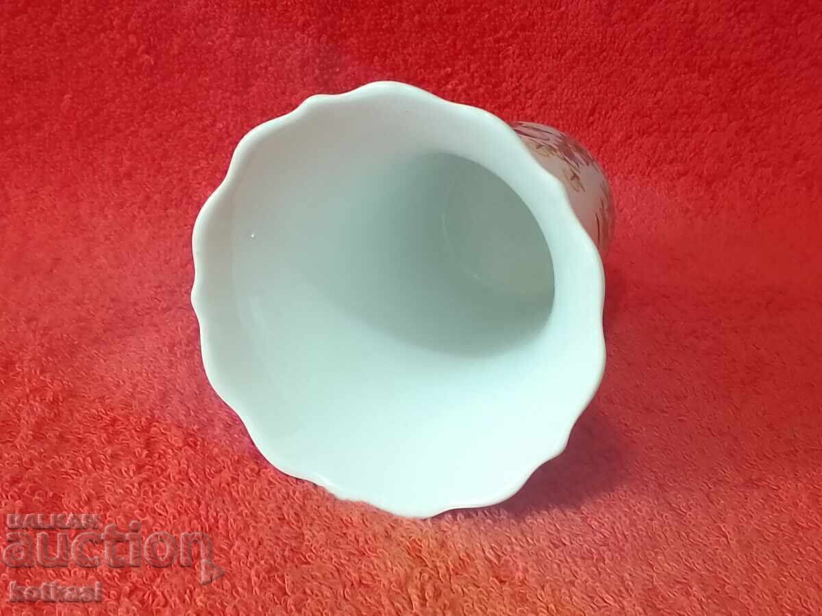 Delivery of Porcelain vase Hutschenreuther Germany author signed