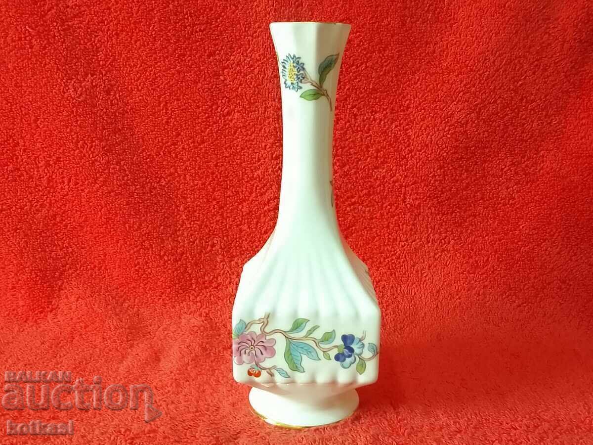 Delivery of Beautiful porcelain vase ENGLAND AYNSLEY Delivery of Beautiful porcelain vase ENGLAND AYNSLEY