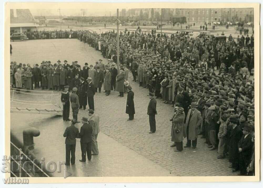 Περιμένοντας τον Τσάρο Μπόρις Βάρνα το γερμανικό καταδρομικό Emden 1936
