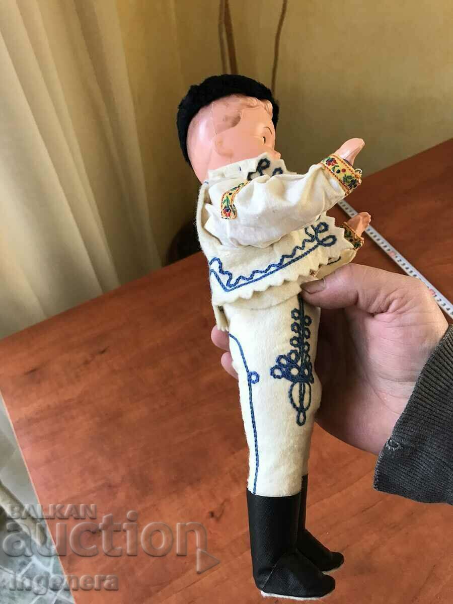 DOLL ETHNICITY WEARING FOLKLORE - 5 DOLL ETHNICITY WEARING FOLKLORE - 5