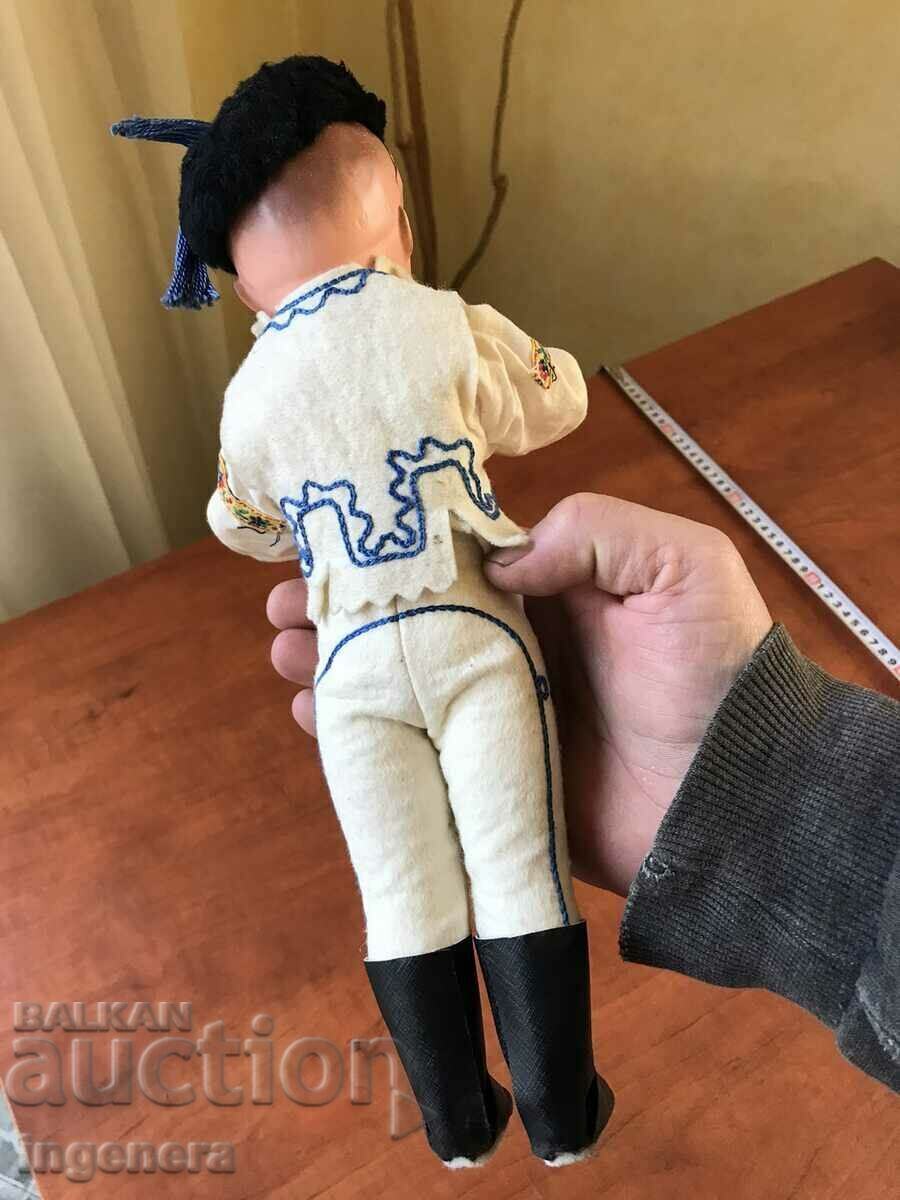 DOLL ETHNICITY WEARING FOLKLORE - 7 DOLL ETHNICITY WEARING FOLKLORE - 7