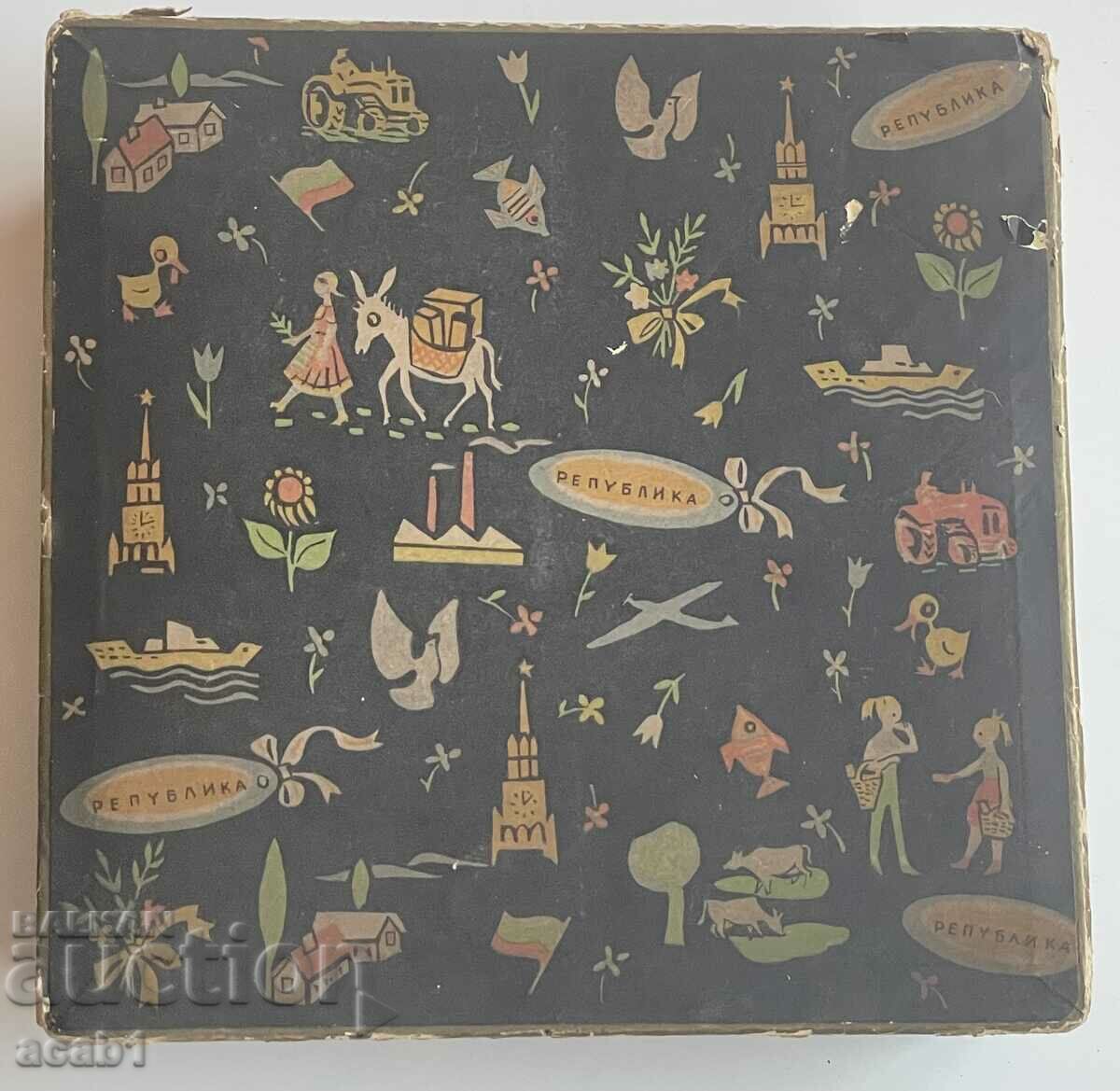 "ΔΗΜΟΚΡΑΤΙΑ" με τιμή 14.99 BGN | € 7.66 "ΔΗΜΟΚΡΑΤΙΑ" με τιμή 14.99 BGN | € 7.66