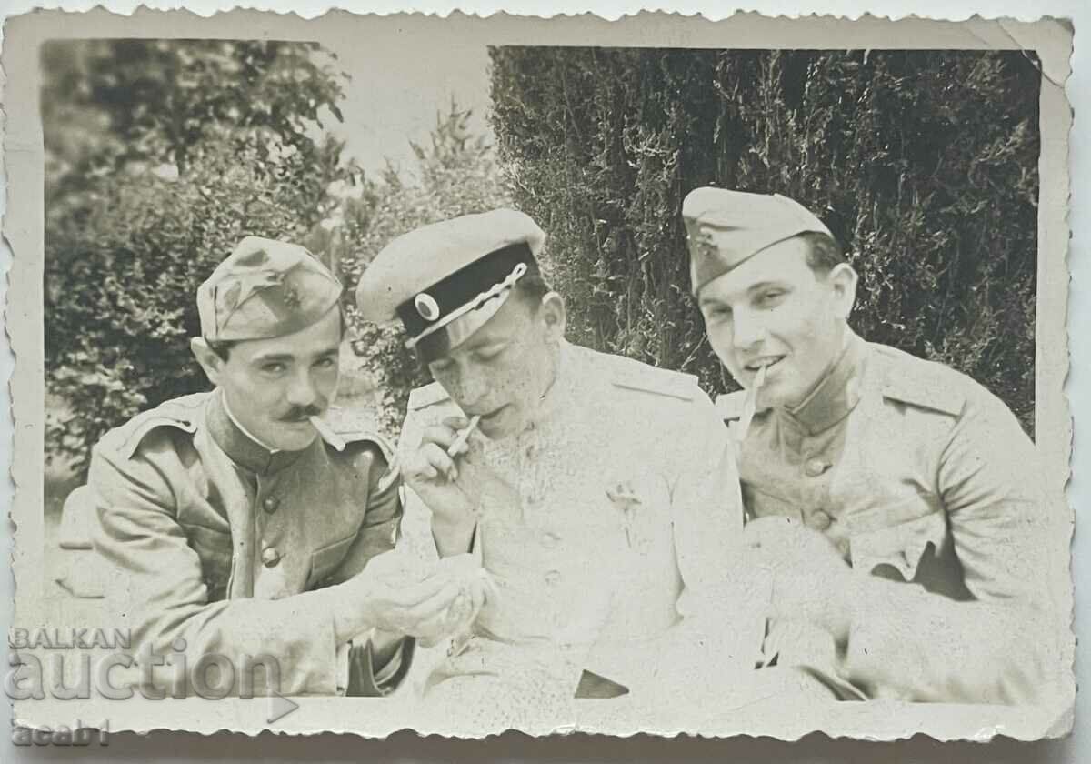 Cigarette soldiers