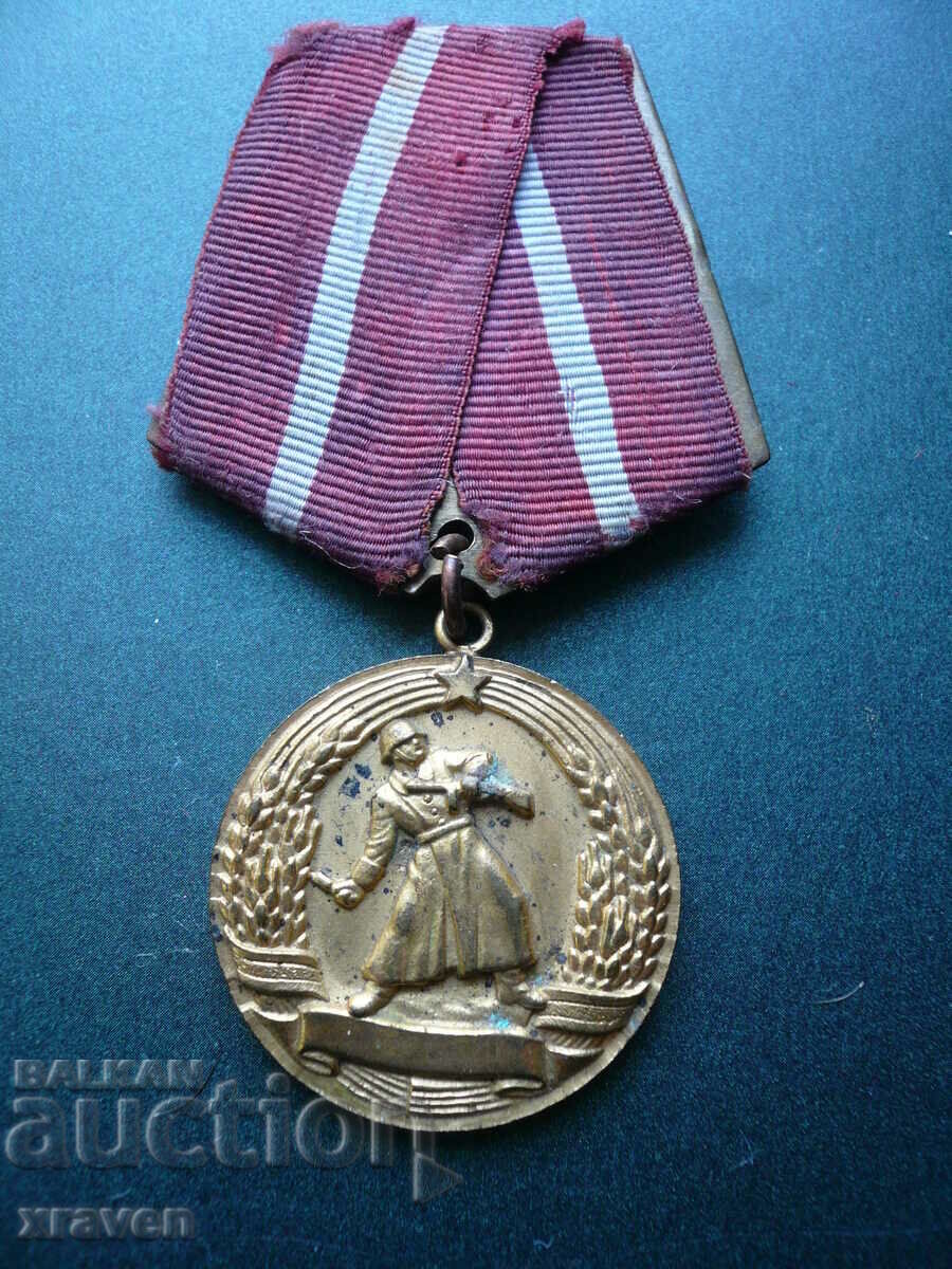 медал За Боева заслуга орден знак - първа емисия