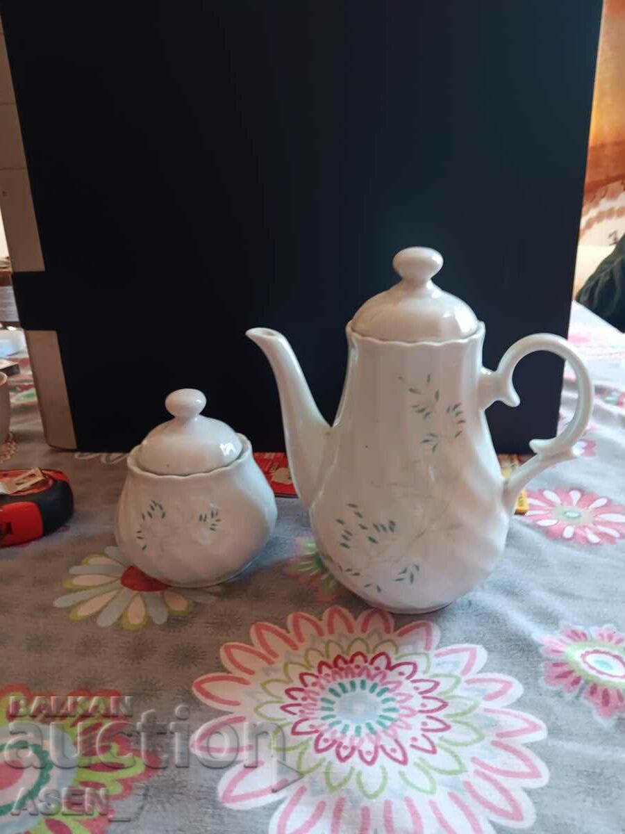 Porcelain jug and sugar bowl