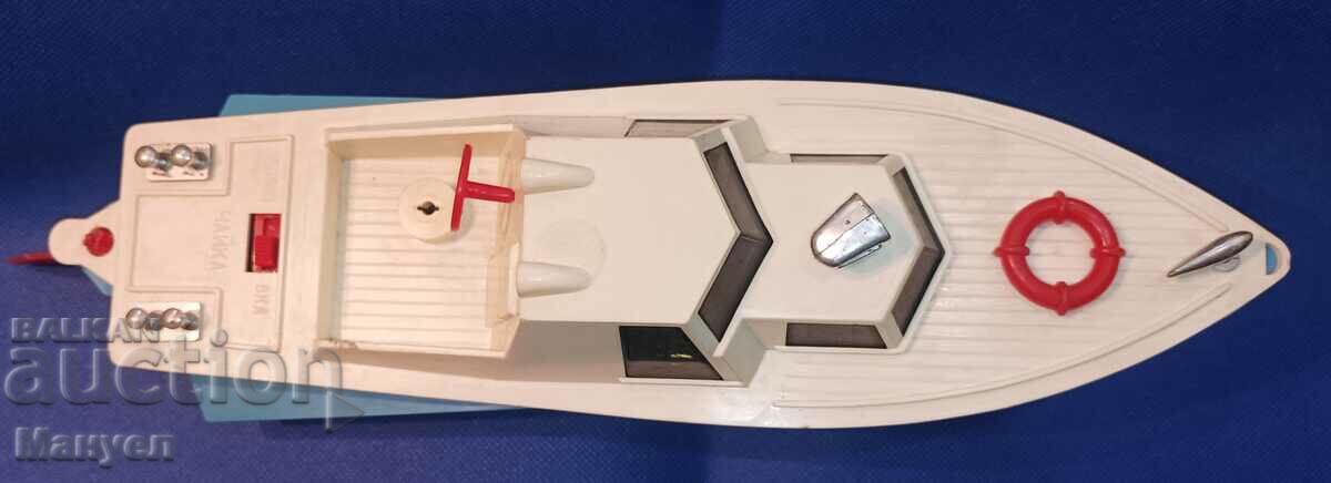An old toy - a motor boat with price 49.90 BGN | € 25.51 An old toy - a motor boat with price 49.90 BGN | € 25.51