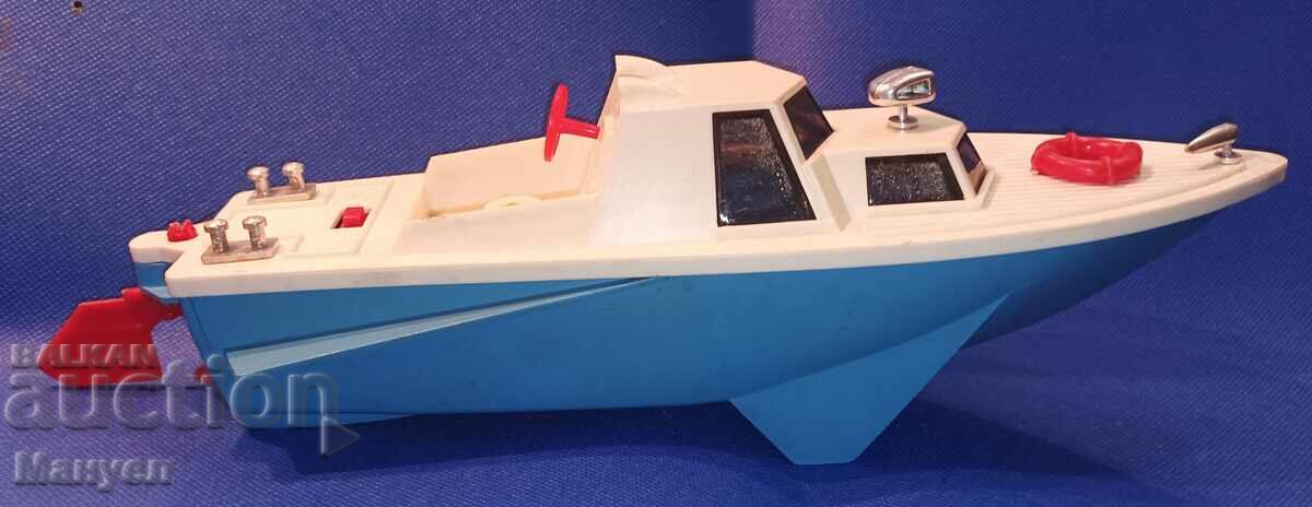 Auction An old toy - a motor boat Auction An old toy - a motor boat