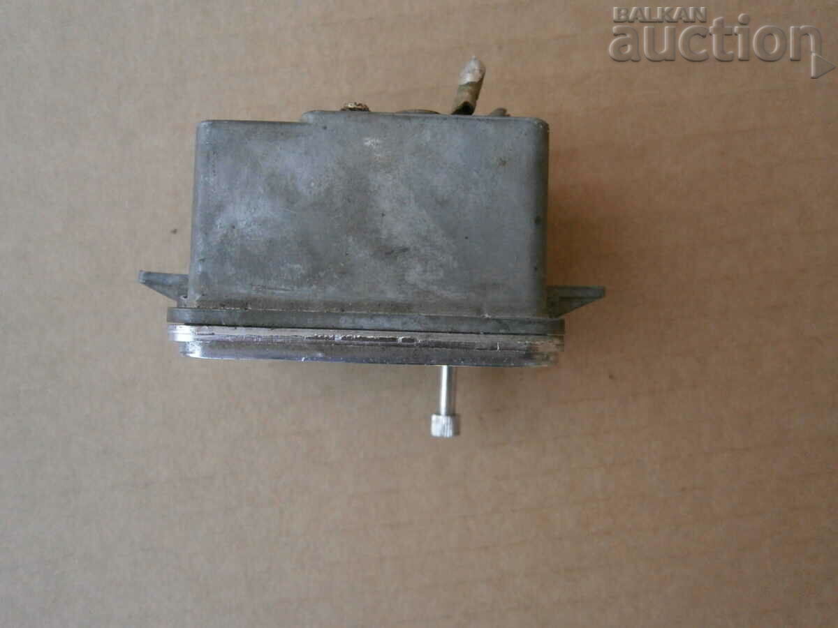 ultra retro vintage car watch 60s 70s with price 41.00 BGN | € 20.96 ultra retro vintage car watch 60s 70s with price 41.00 BGN | € 20.96