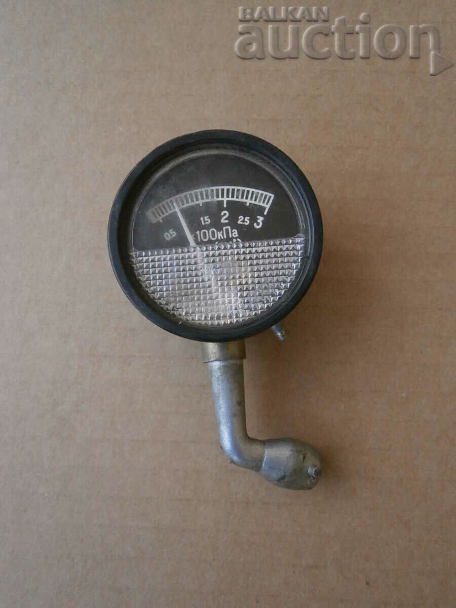 vintage working auto pressure gauge