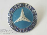 Παλιό μεταλλικό έμβλημα από τη Mercedes