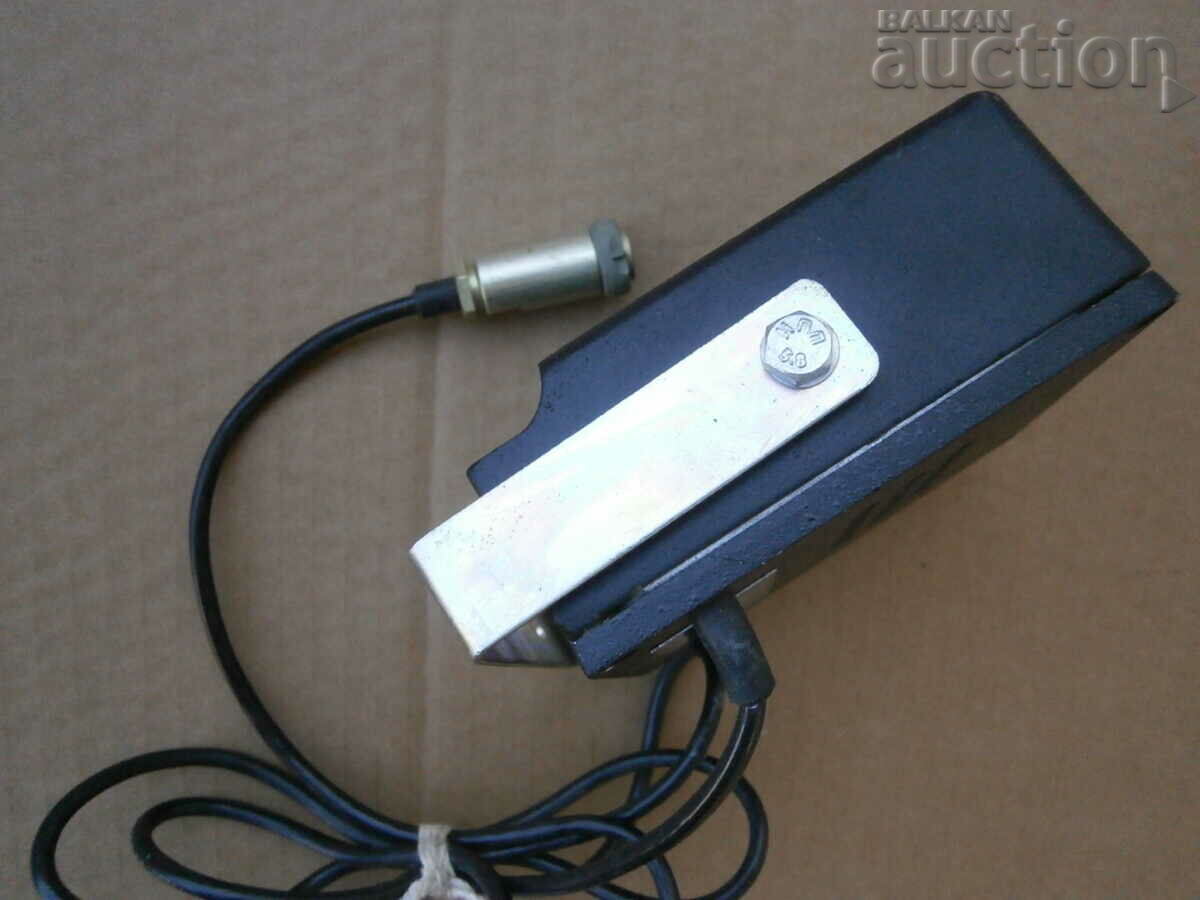 Delivery of ounce column for a 70s radio station