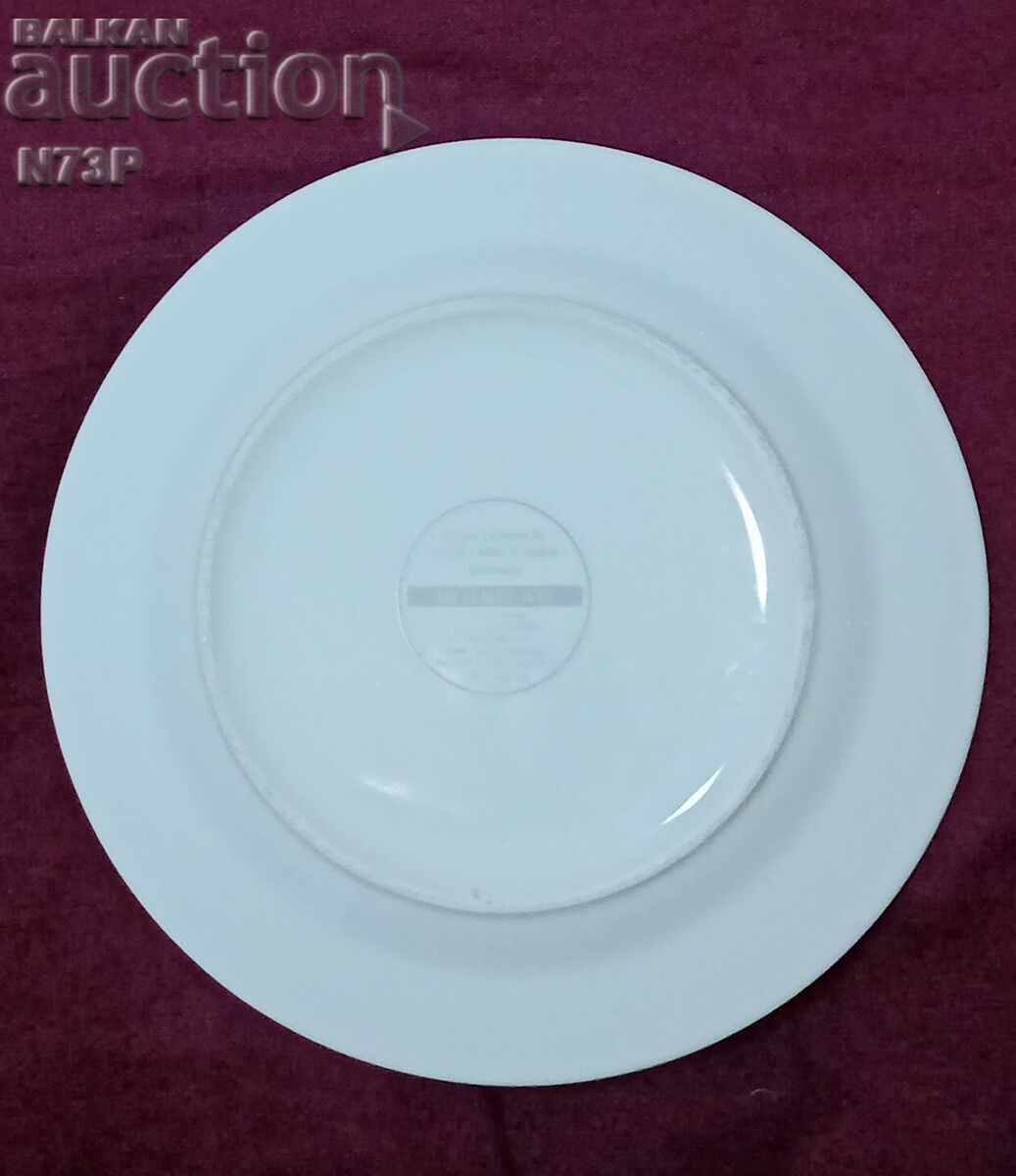 PORCELAIN PLATE. COLLECTION. DISNEY. - 6 PORCELAIN PLATE. COLLECTION. DISNEY. - 6