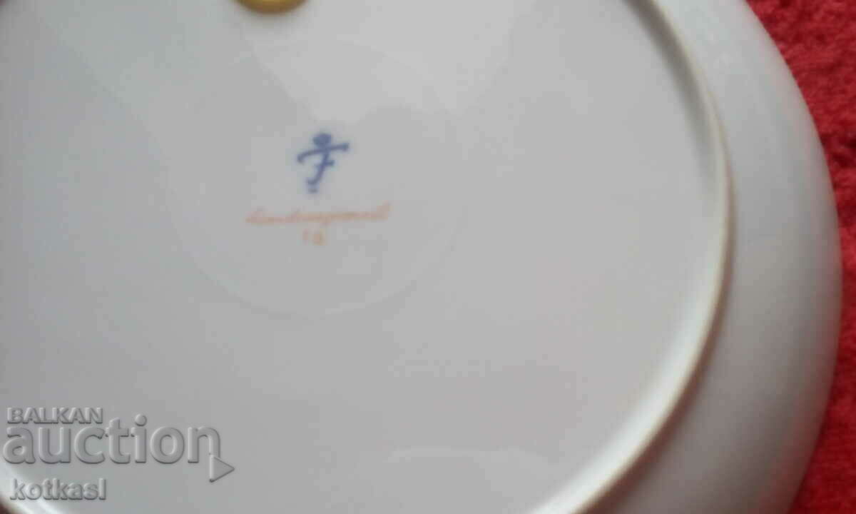 Licitație Veche farfurie de porțelan autor Furstenberg F trandafir Licitație Veche farfurie de porțelan autor Furstenberg F trandafir
