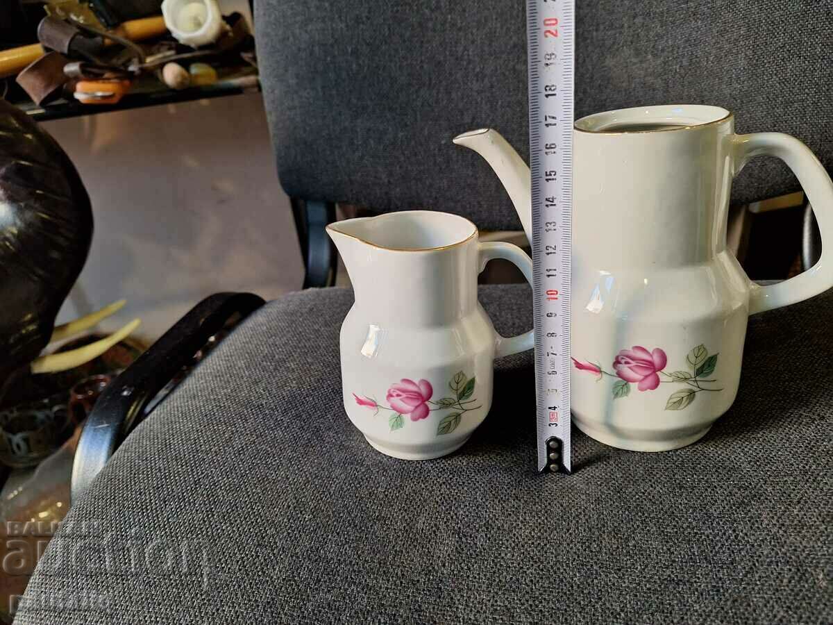 Delivery of LOT OF PORCELAIN JUGS Delivery of LOT OF PORCELAIN JUGS