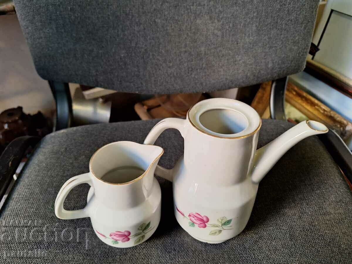 LOT OF PORCELAIN JUGS - 5 LOT OF PORCELAIN JUGS - 5