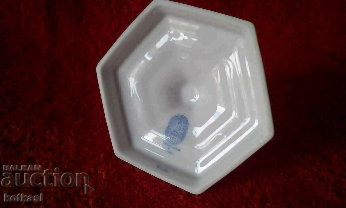 Παλιά μικρή πορσελάνινη κηροπήγια Hungary HEREND gilt με τιμή 55.50 BGN | € 28.38 Παλιά μικρή πορσελάνινη κηροπήγια Hungary HEREND gilt με τιμή 55.50 BGN | € 28.38