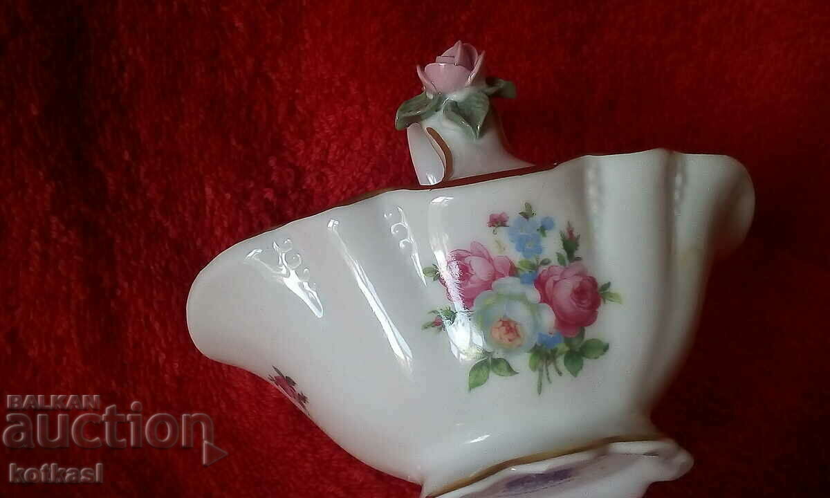 Παράδοση Παλιό πορσελάνινο καλάθι επιχρυσωμένο Gerold Παράδοση Παλιό πορσελάνινο καλάθι επιχρυσωμένο Gerold