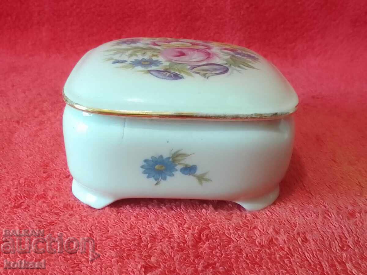 Old JOHAN HAVILAND Rosental porcelain jewelry box with price 35.50 BGN | € 18.15 Old JOHAN HAVILAND Rosental porcelain jewelry box with price 35.50 BGN | € 18.15