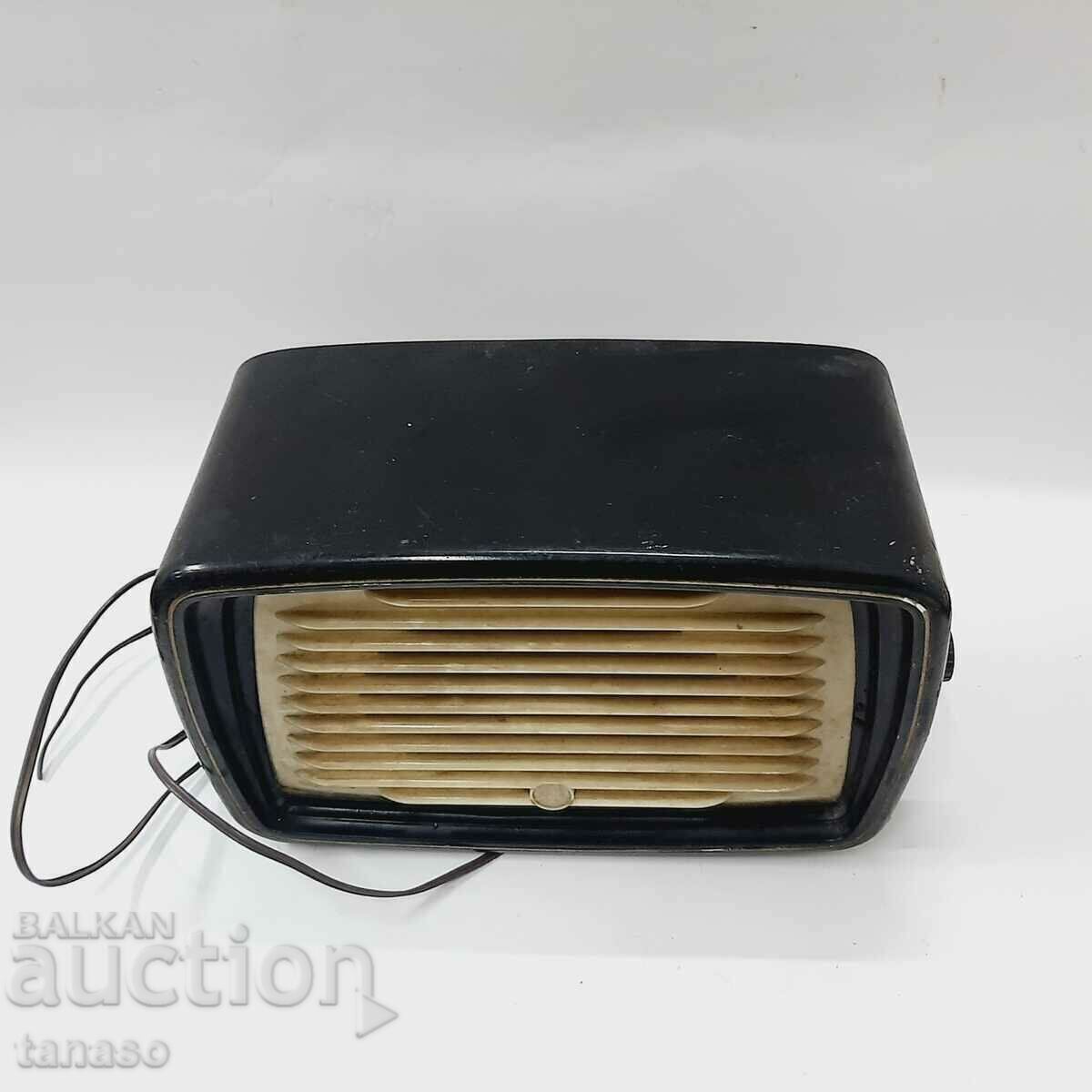 Radiodifuzor socialist din bachelită • funcțional • 28×17,5×12,5 cm cu preț € 25.00 | 48.90 BGN