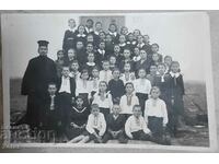 Стара снимка свещеник, поп, ученици 1930-те