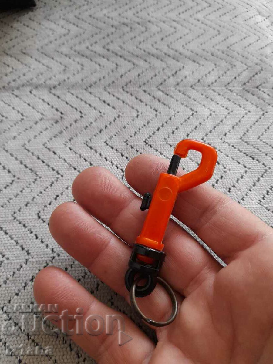 Auction Old Marlboro keychain Auction Old Marlboro keychain