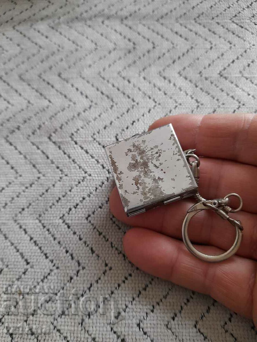 Delivery of An old key ring Delivery of An old key ring