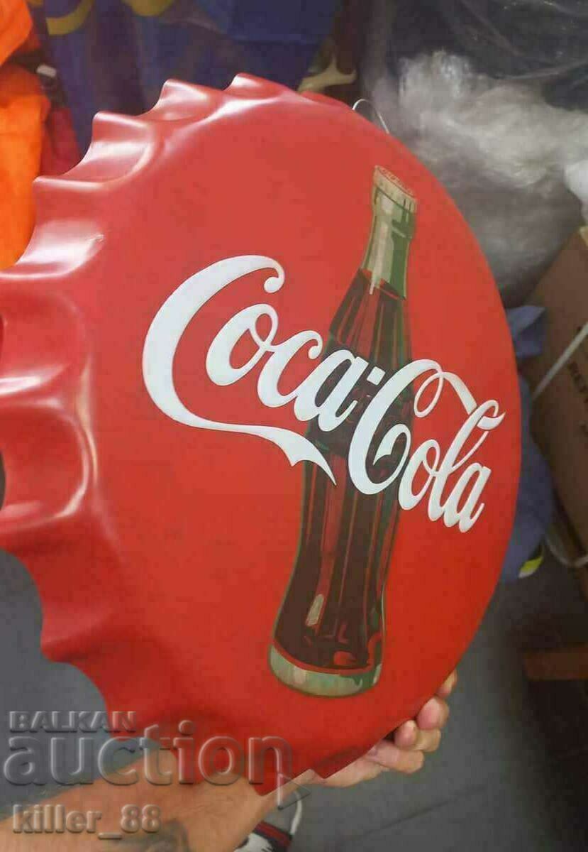 Semn metalic în formă de șapcă Coca Cola