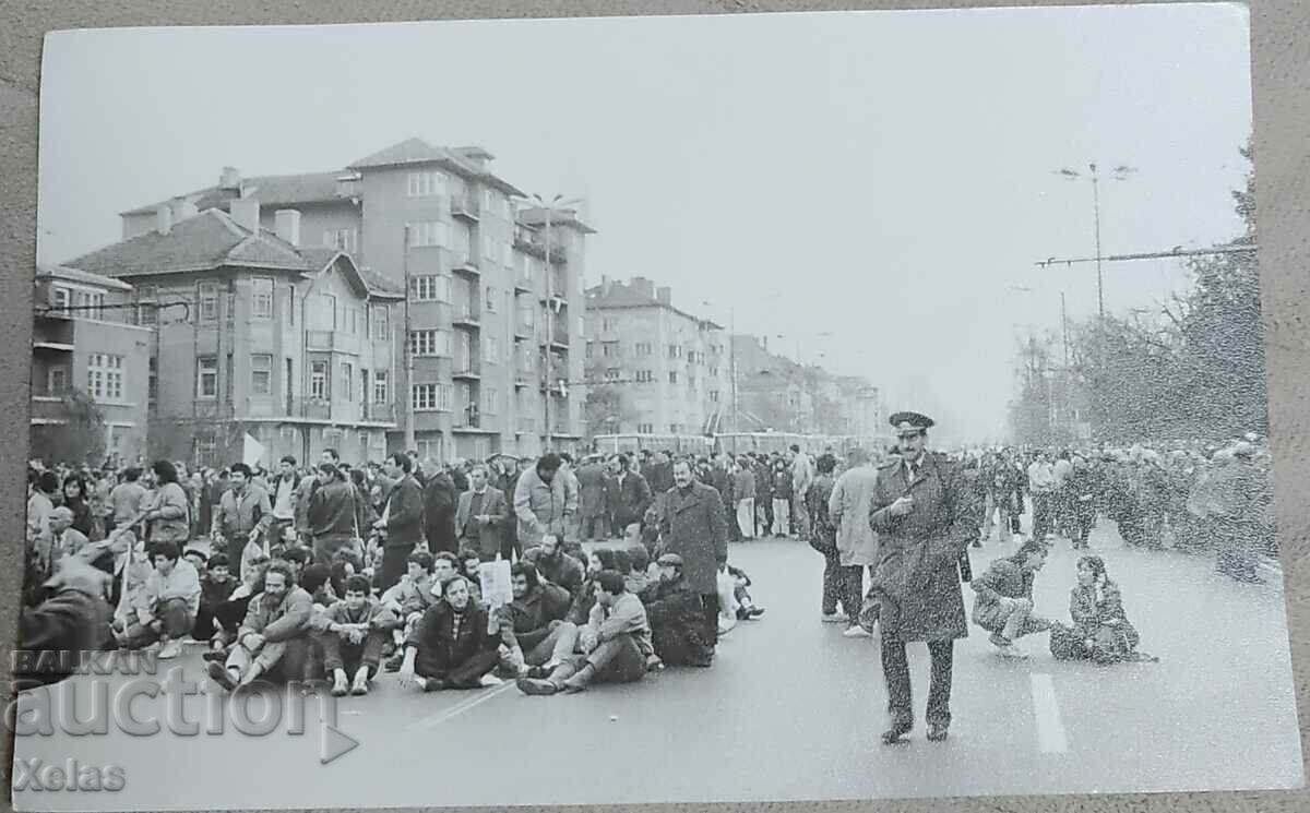 Old photo Sofia 1990 protests on Lenin Blvd.