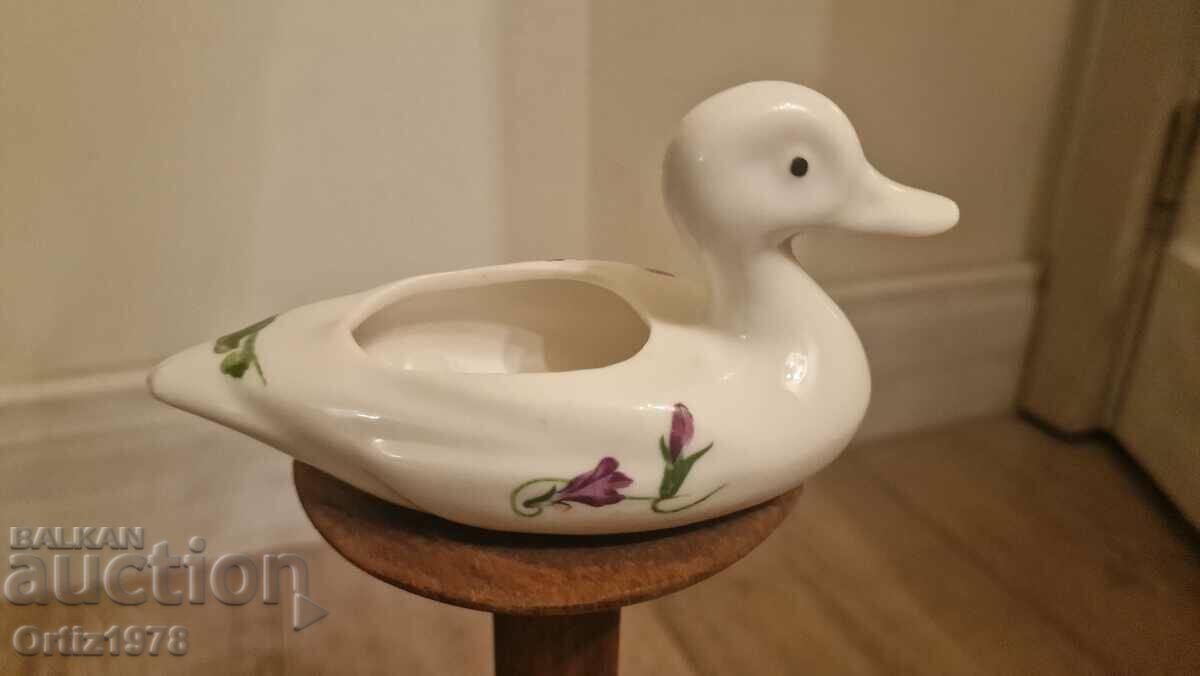 Porcelain duck - vase. with price 30.00 BGN | € 15.34 Porcelain duck - vase. with price 30.00 BGN | € 15.34