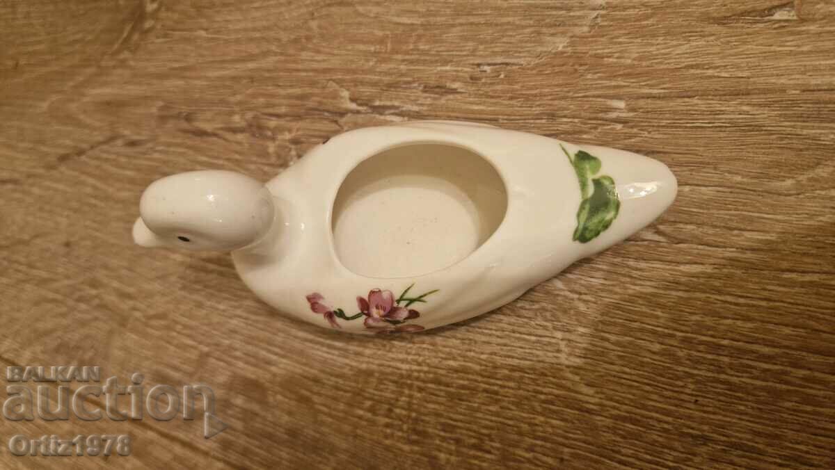 Delivery of Porcelain duck - vase. Delivery of Porcelain duck - vase.