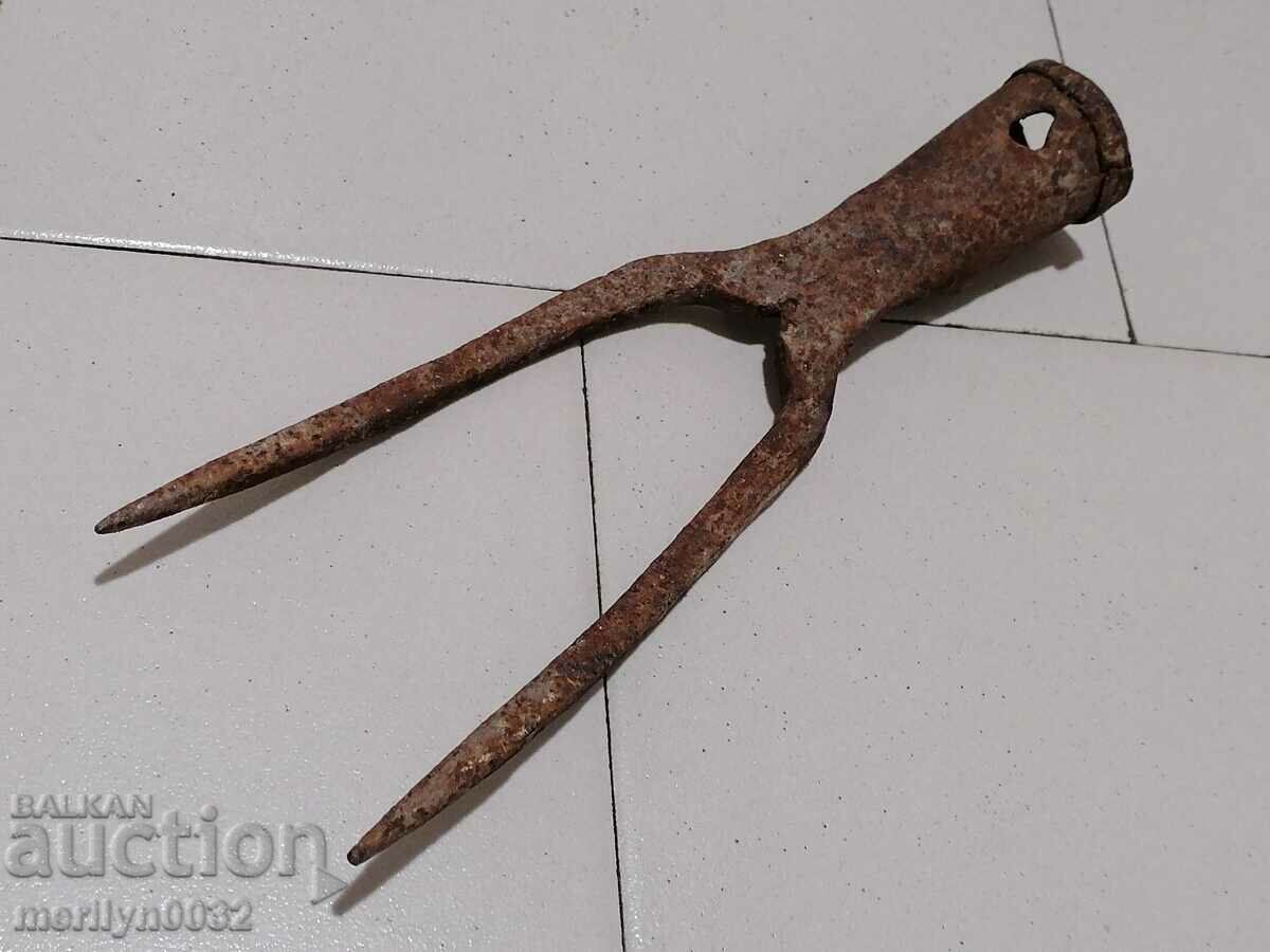 Binoculars, sugar beet picker, wrought iron with price 42.00 BGN | € 21.47