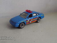 Stroller: Ford Crown Victoria – Matchbox China.